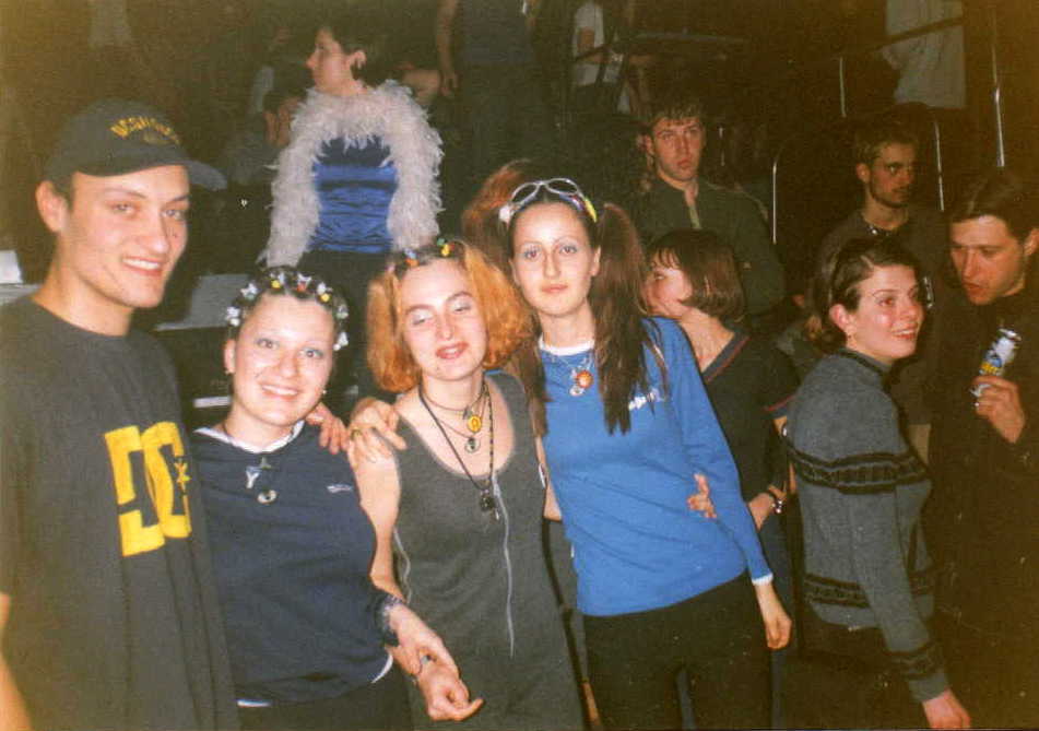 :-) Three Little Rave Girls + ANDRO (MINDSTORM) :-) 19.february.2000