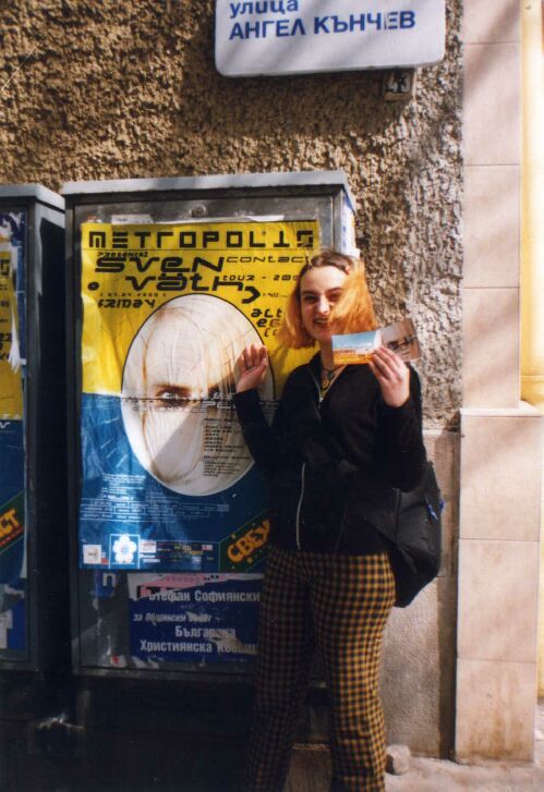 :-) LITTLE RAVE GIRL ONE :-) 28.march.2000