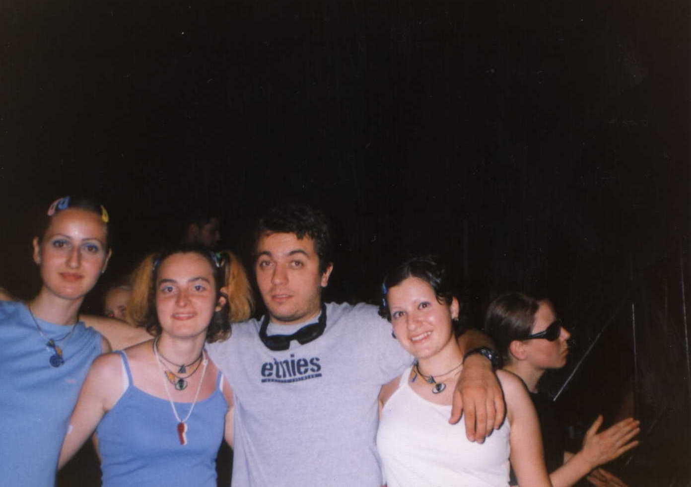 :-) Three Little Rave Girls + DJ SMURF :-) 26.may.2000