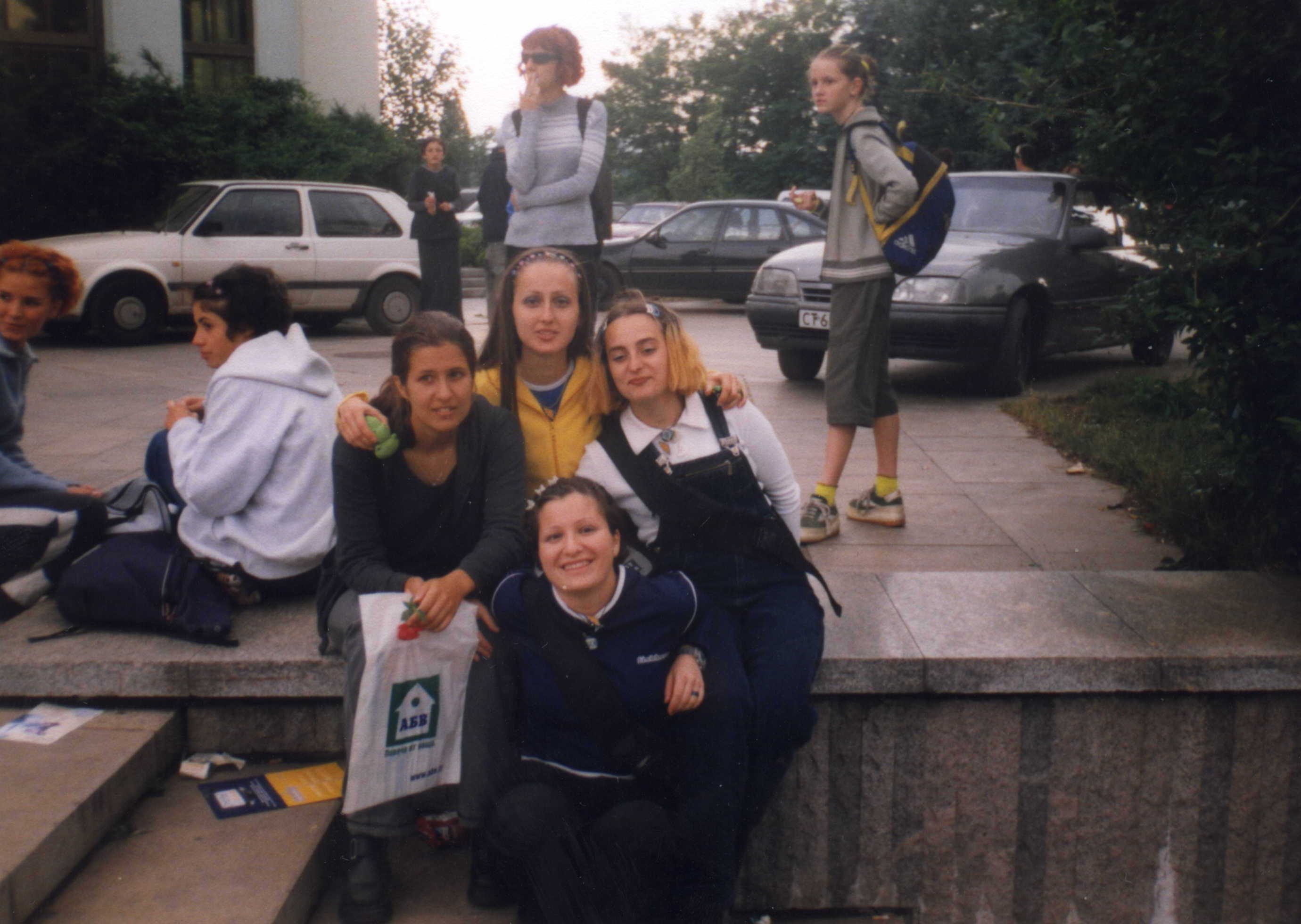 :-) THREE LITTLE RAVE GIRLS + ANI :-) 1.june.2000