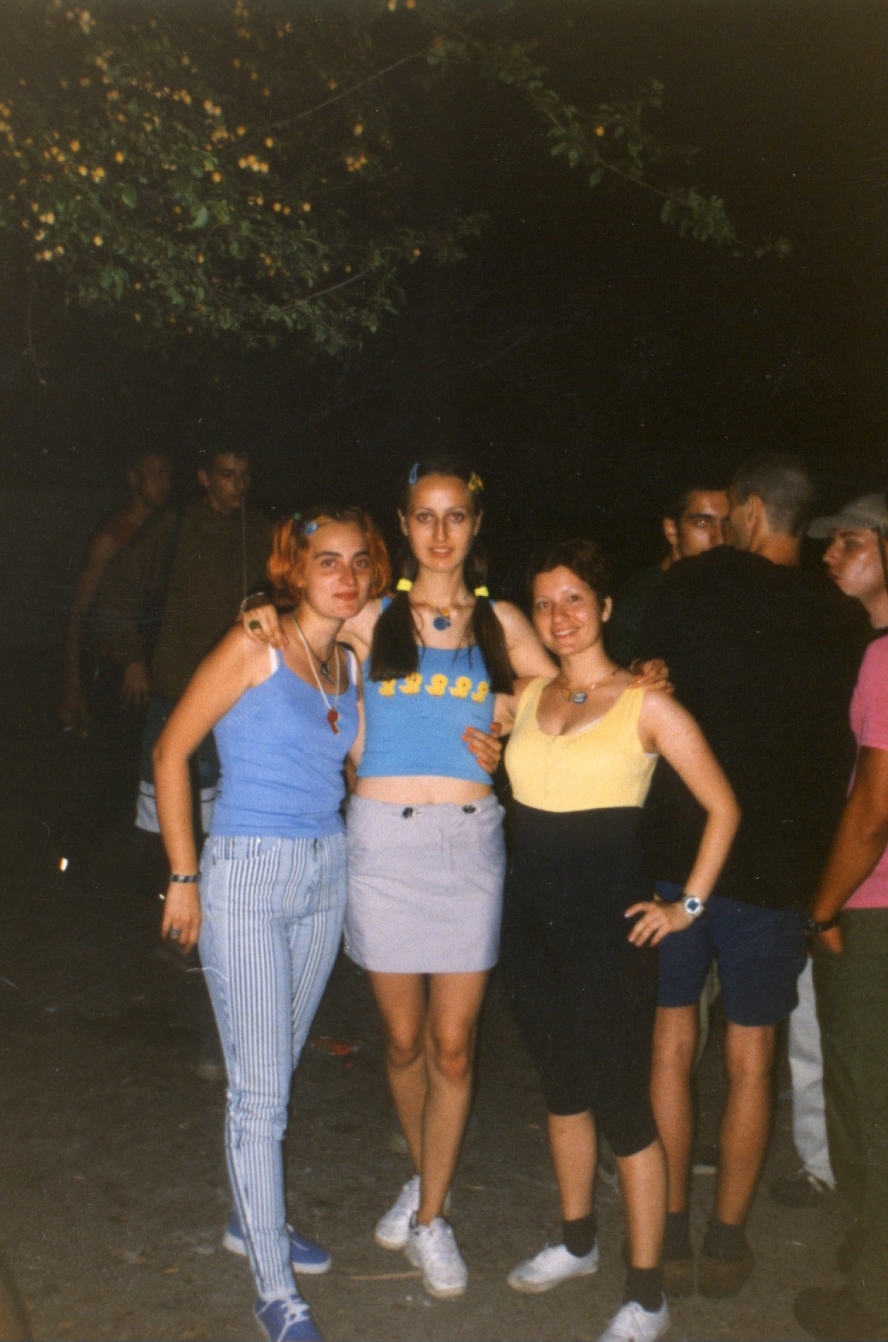 :-) THREE LITTLE RAVE GIRLS :-) 28.july.2000
